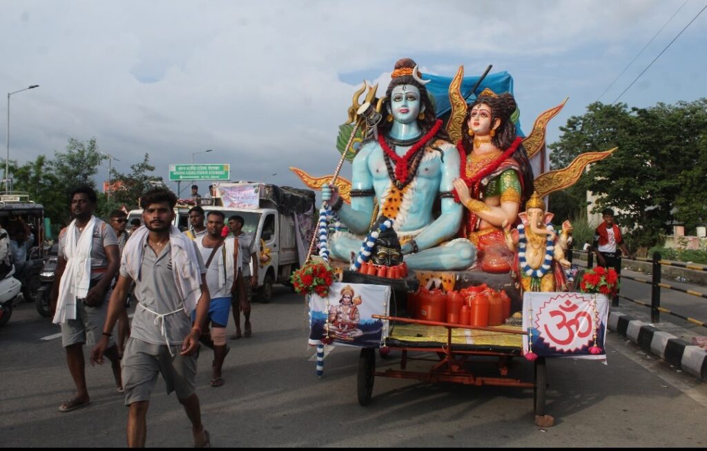 Breaking News : चरम पर पंहुचा कावंड मेला ,अबतक 81 लाख से ज्यादा गंगा जल लेकर गतव्य की ओर हुए रवाना। Tap कर देखे खास तश्वीरें