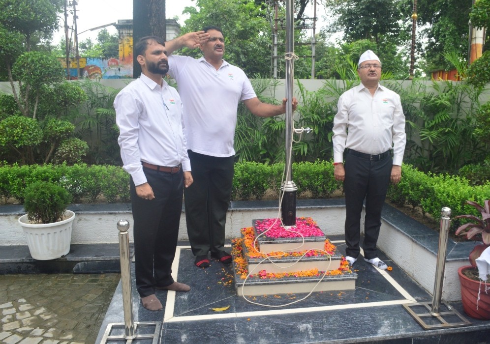 बड़ी खबर : हरिद्वार रुड़की विकास प्राधिकरण में स्वतंत्रता दिवस उत्सव धूमधाम मनाया गया से ,सचिव HRDA ने किसका किया आह्वान। आखिर क्यों और किसका ? Tap कर जाने