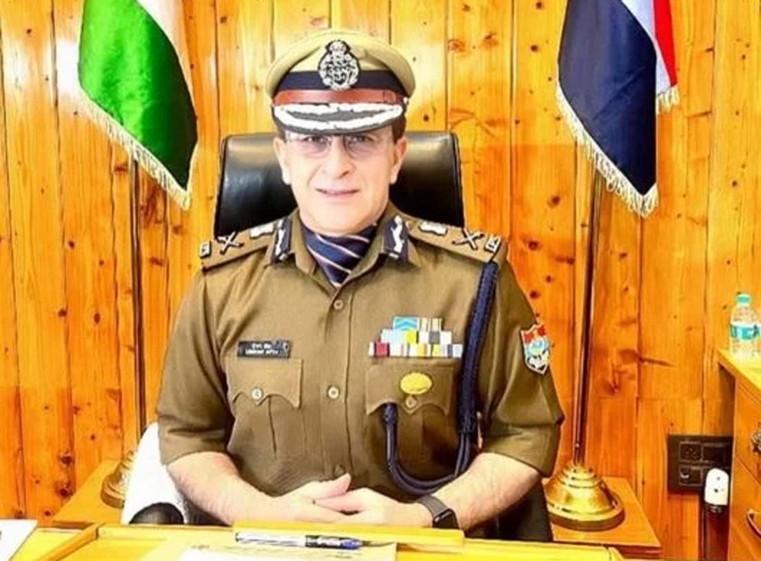 Breaking News : उत्तराखण्ड में पुलिस जवानों को नए साल में पदोन्नति का तोह्फा, 229 मुख्य आरक्षी बने अपर उपनिरीक्षक, 25 महिला कर्मी भी शामिल। आखिर कैसे और क्या ? Tap कर जाने