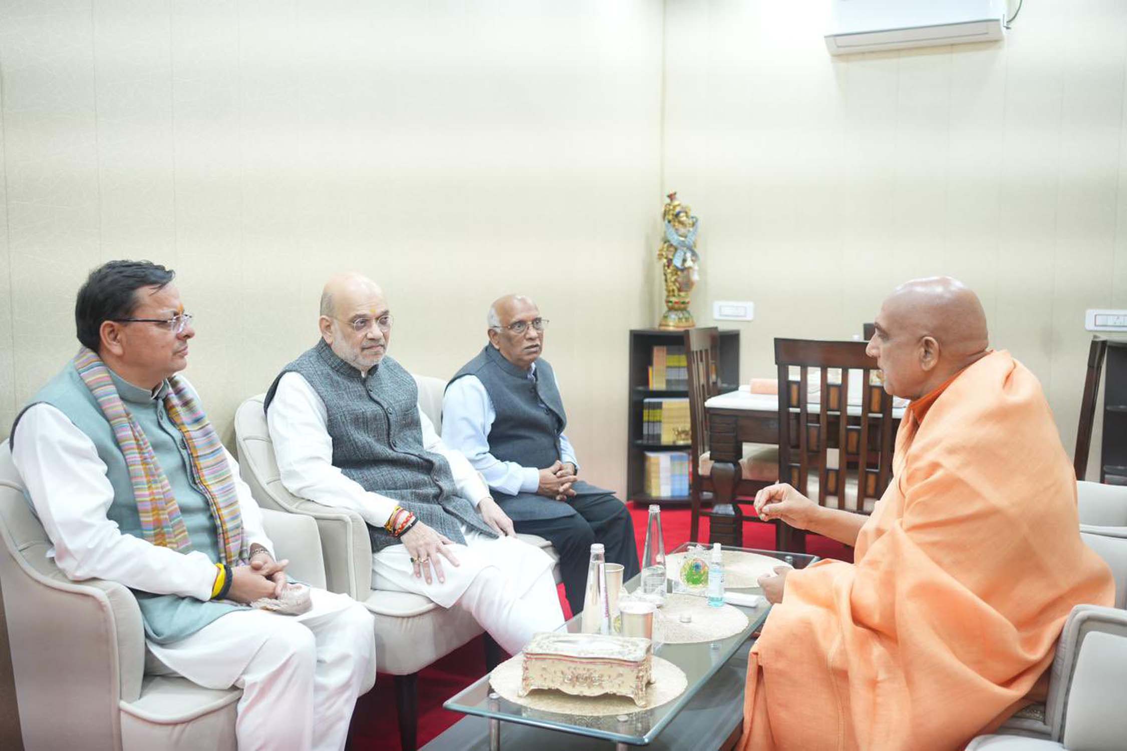 बड़ी खबर : हरिद्वार पहुंचे गृह मंत्री अमित शाह ,आचार्य महामंडलेश्वर स्वामी अवधेशानंद से की मुलाकात ,आज तीन कार्यक्रमों में करेंगे शिरकत ,सुरक्षा के पुख्ता इंतज़ामात। आखिर क्या और के ,क्यों ? Tap कर जाने