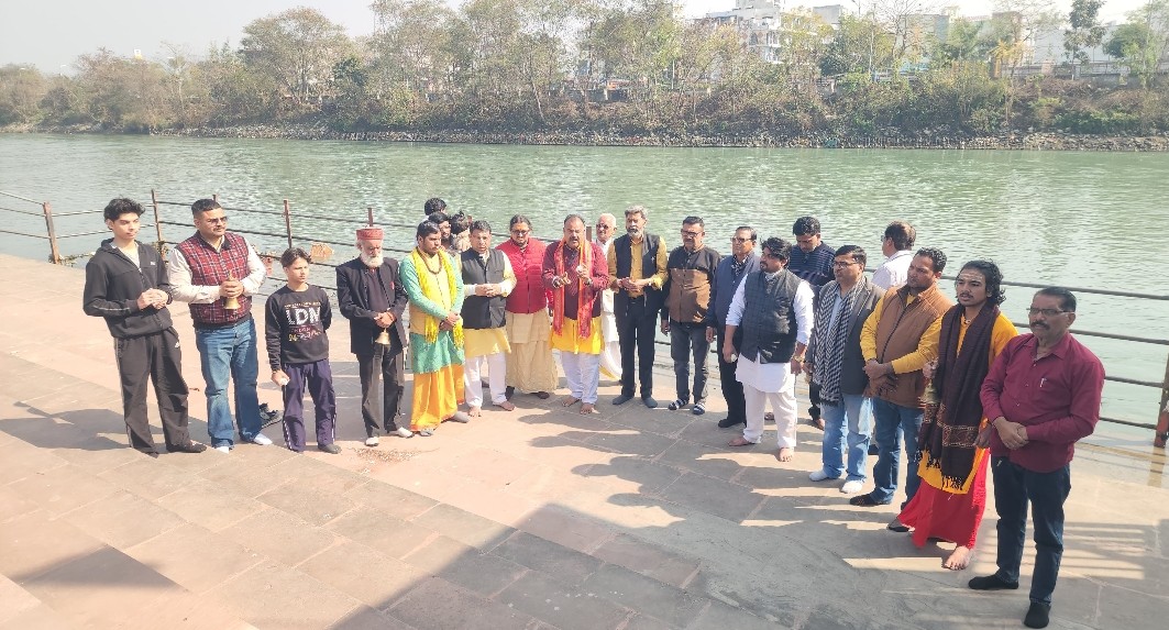 बड़ी खबर : धर्मनगरी में सवर्ण समाज ने शंख और घंटे बजाकर किया यूजीसी का विरोध। आखिर क्यों और किसने ? Tap कर जाने