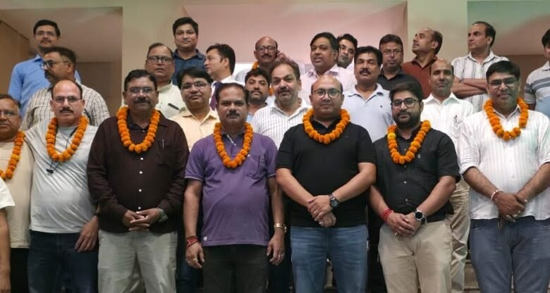 बड़ी खबर :  पूर्वांचल एकता समिति का चुनाव हुआ सम्पन्न ,सर्वसम्मति से यह बने अध्यक्ष ,नवनिर्वाचित अध्यक्ष ने दिलाया भरोसा। आखिर कौन और किसका ? Tap कर जाने